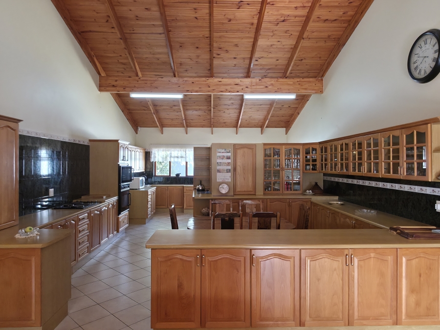 9 Bedroom Property for Sale in Noorsekloof Eastern Cape